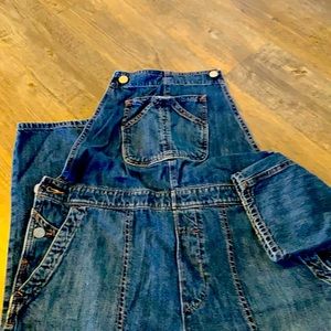 Tapered leg overalls by gap. Clean hem.